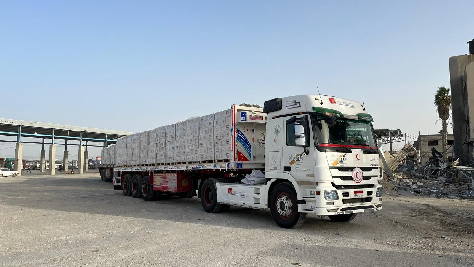 Do Pásma Gazy sa cez priechod Rafah prešli prvé kamióny s humanitárnou pomocou od konca prímeria