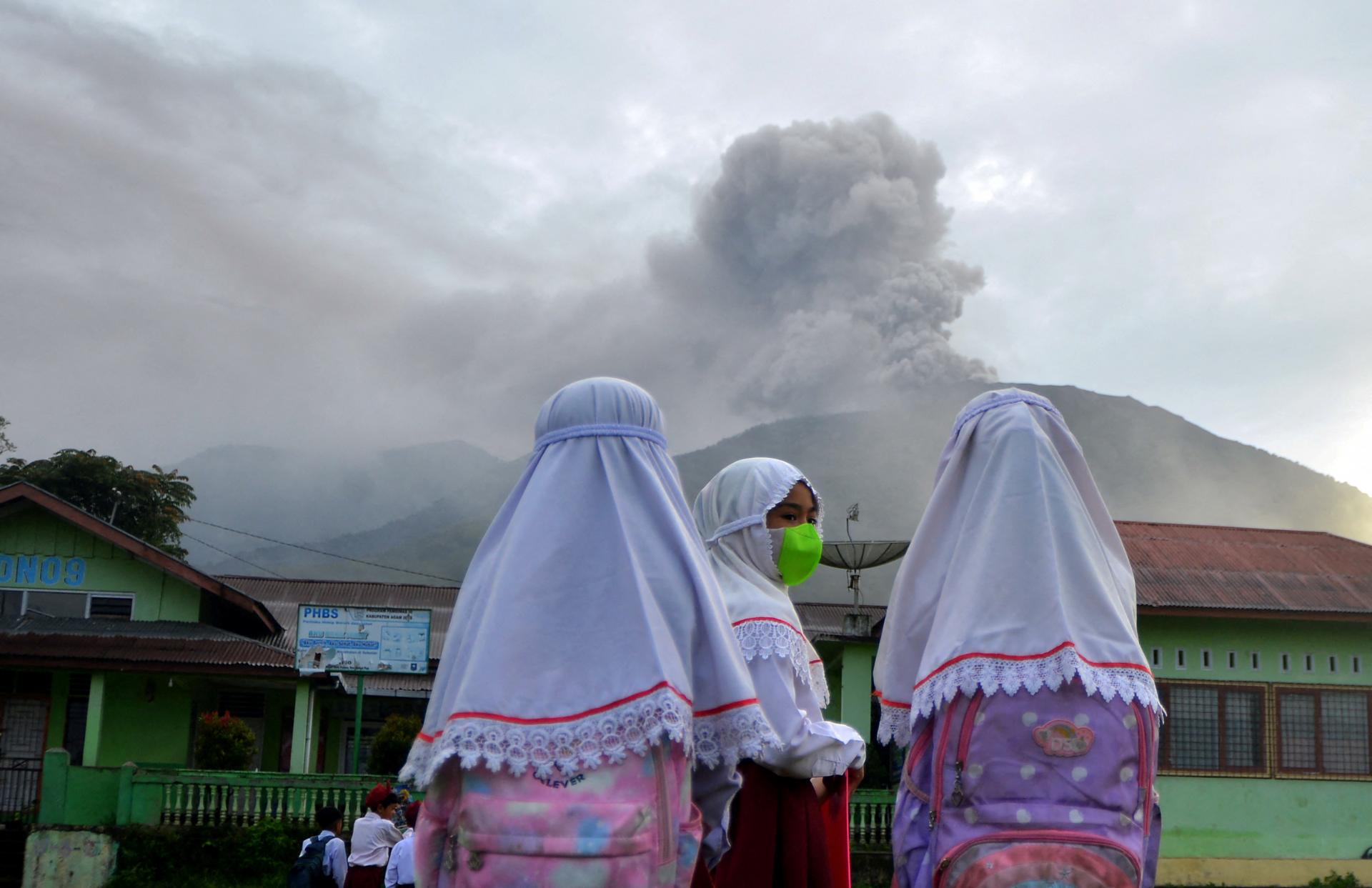 Po erupcii sopky Merapi v Indonézii záchranári našli telá 11 horolezcov