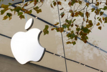 Akcie technologickej spoločnosti Apple dnes oslabili o takmer percento. FOTO: Reuters