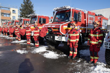 Nové hasičské vozidlá MB Unimog počas slávnostného odovzdávania v priestoroch Záchrannej brigády HaZZ v Malackách. FOTO: TASR/Pavel Neubauer