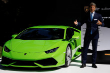 Generálny riaditeľ spoločnosti Lamborghini Stephan Winkelmann pri modeli Huracan počas amerického autosalónu The Quail. FOTO: Reuters