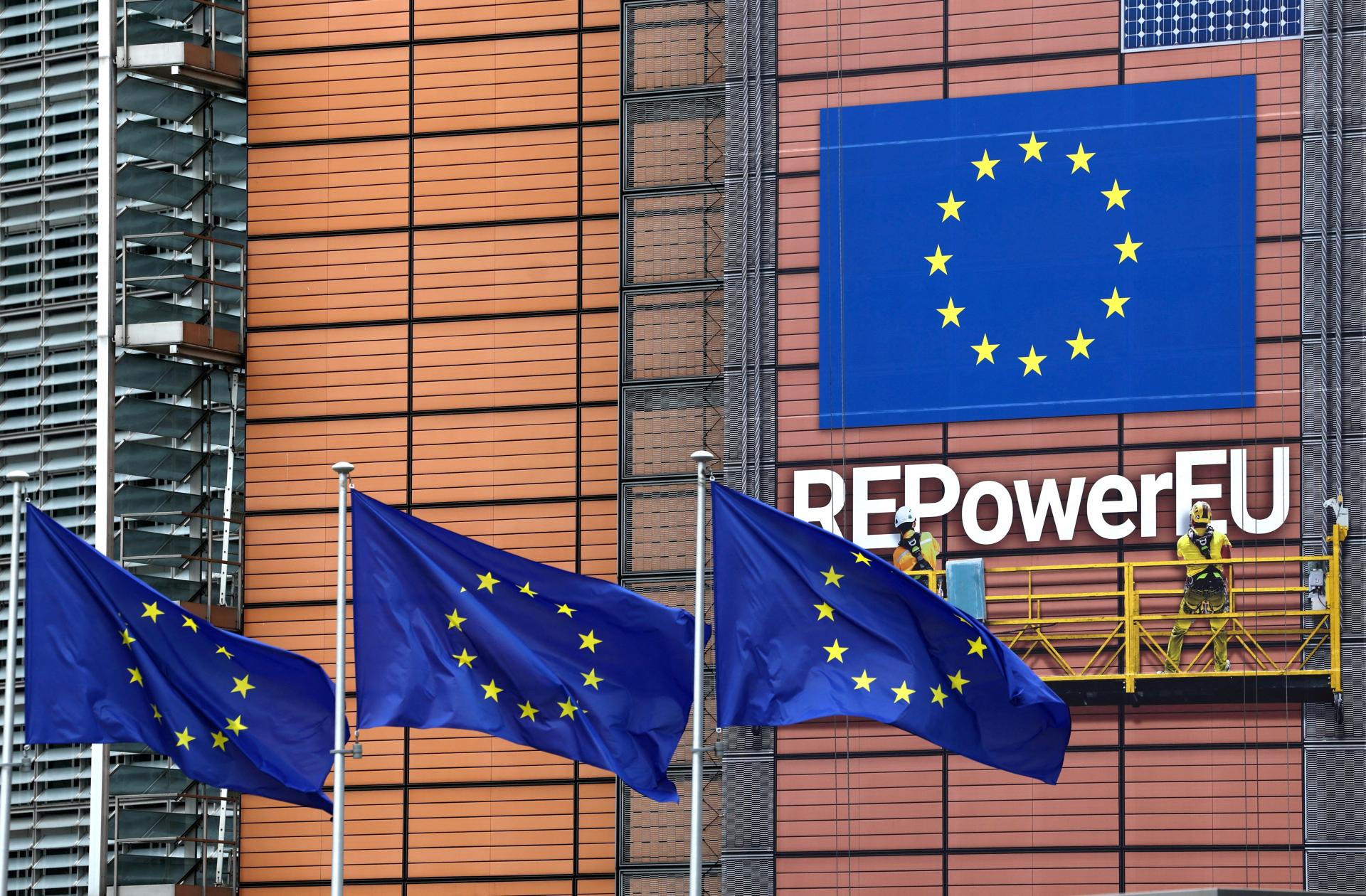 Európska únia v rámci dohody s Britániou navrhla pomoc pre sektor elektromobilov a batérií