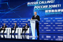 Ruský prezident Vladimir Putin na investičnom fóre Russia Calling (Rusko volá) v Moskve. FOTO: Reuters