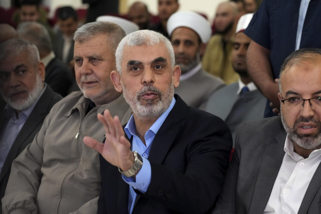 Na archívnej snímke z apríla 2022 šéf palestínskeho militantného hnutia Hamas Jahjá Sinwár. FOTO: TASR/AP