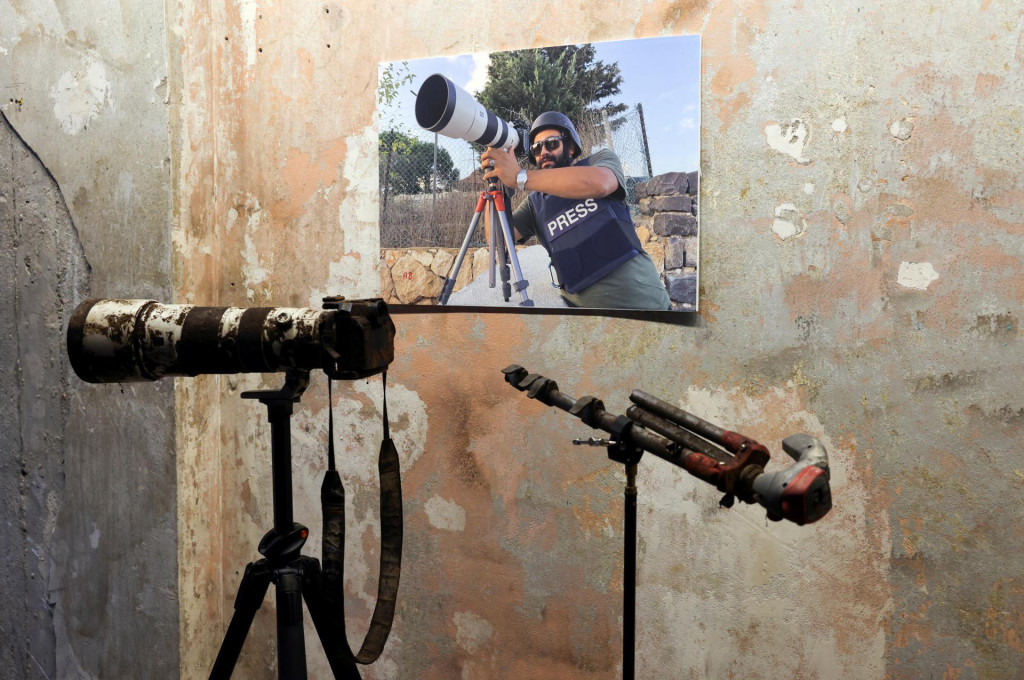 Výstroj, ktorá patrila novinárovi agentúry Reuters Issamovi Abdalláhovi. FOTO: Reuters