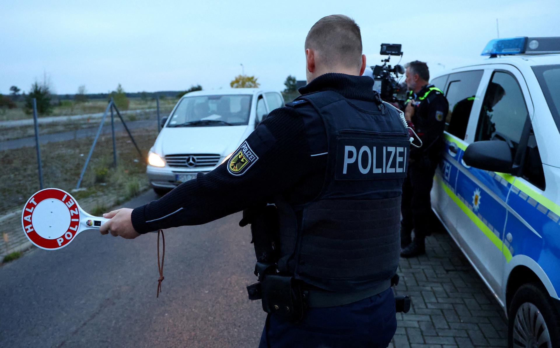 Nemecko predĺži kontroly na hraniciach s Poľskom, Českom a Švajčiarskom o dva mesiace