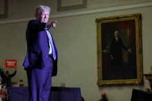 Donald Trump kandiduje na úrad amerického prezidenta. Pravdepodobne bude chcieť opäť urobiť Ameriku veľkou. FOTO: Reuters