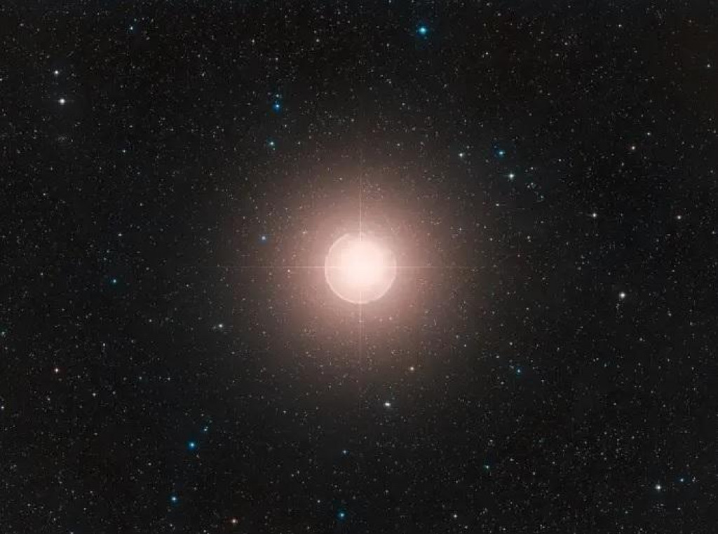 Betelgeuze vo viditeľnom svetle zo Zeme.