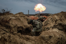 Ukrajinskí vojaci počas výcviku. FOTO: Reuters