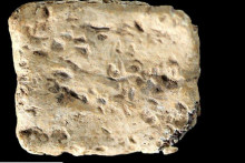 Archeológovia našli 3200 rokov starú prekliatu tabuľku.