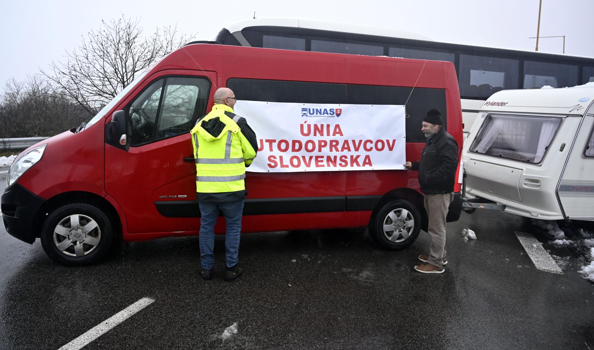 Únia autodopravcov Slovenska zablokovala hraničný priechod Vyšné Nemecké pre kamióny z Ukrajiny