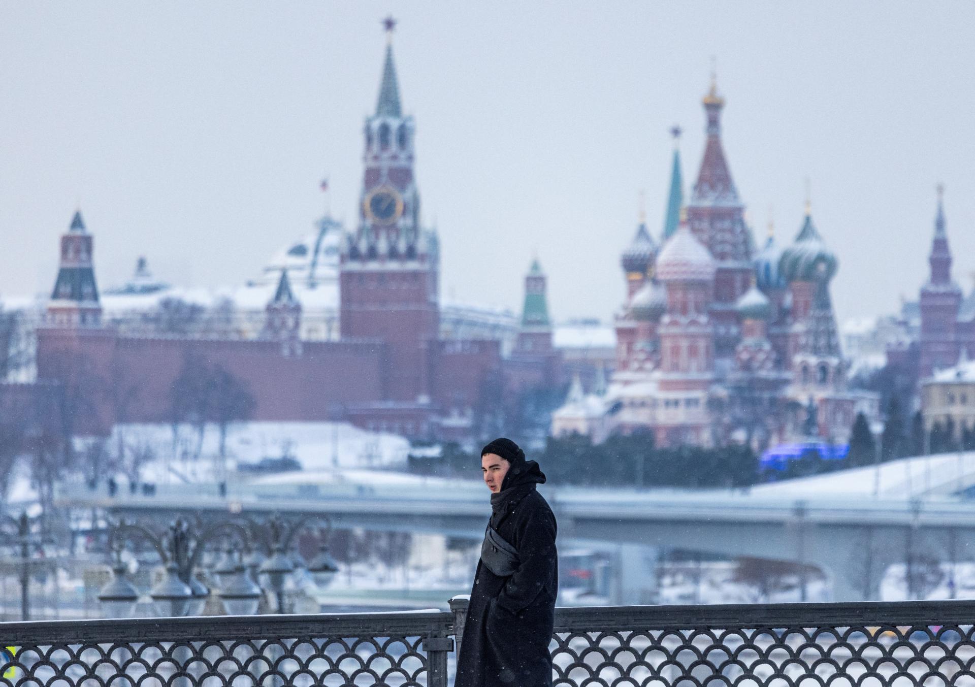 Rusi, ktorí majú zákaz cestovať do zahraničia, musia do piatich dní odovzdať pasy