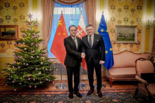 Premiér Robert Fico a námestník čínskeho ministerstva zahraničia Teng Li. FOTO: FB/Robert Fico