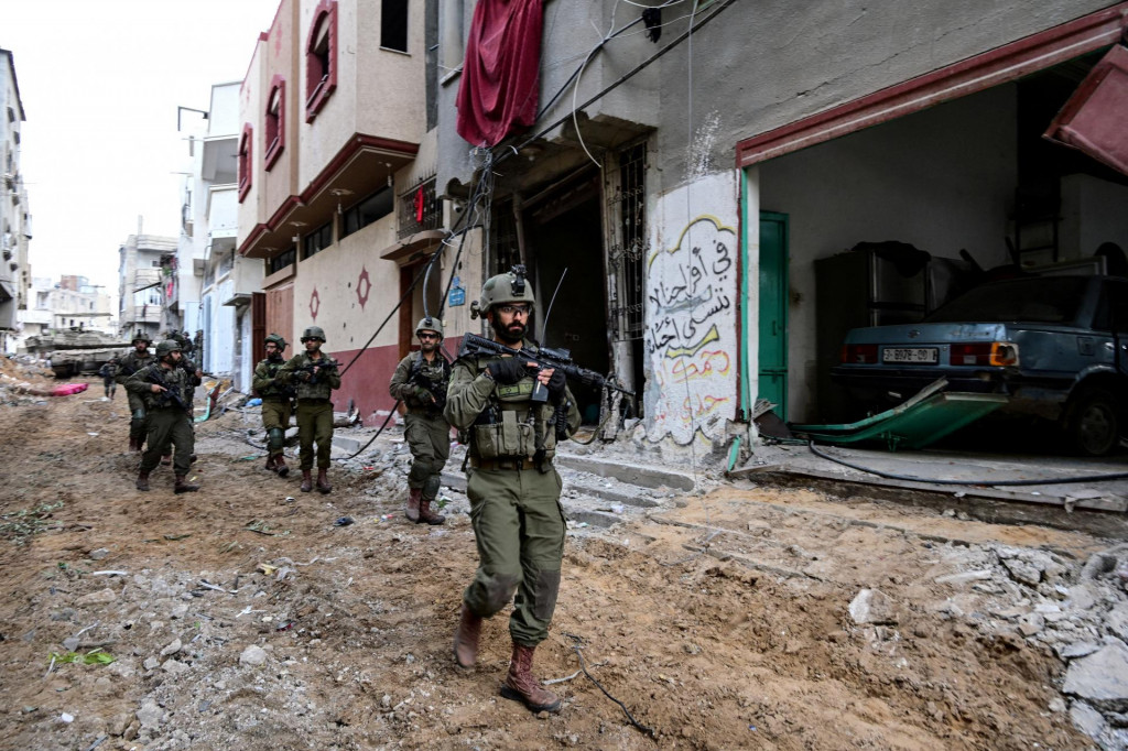 Izraelskí vojaci v meste Gaza. FOTO: Reuters
