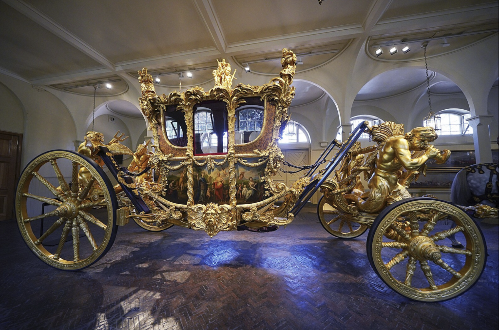 Zlaý kráľovský koč má v evidencii aj Buckinghamský palác.

FOTO: TASR/ AP