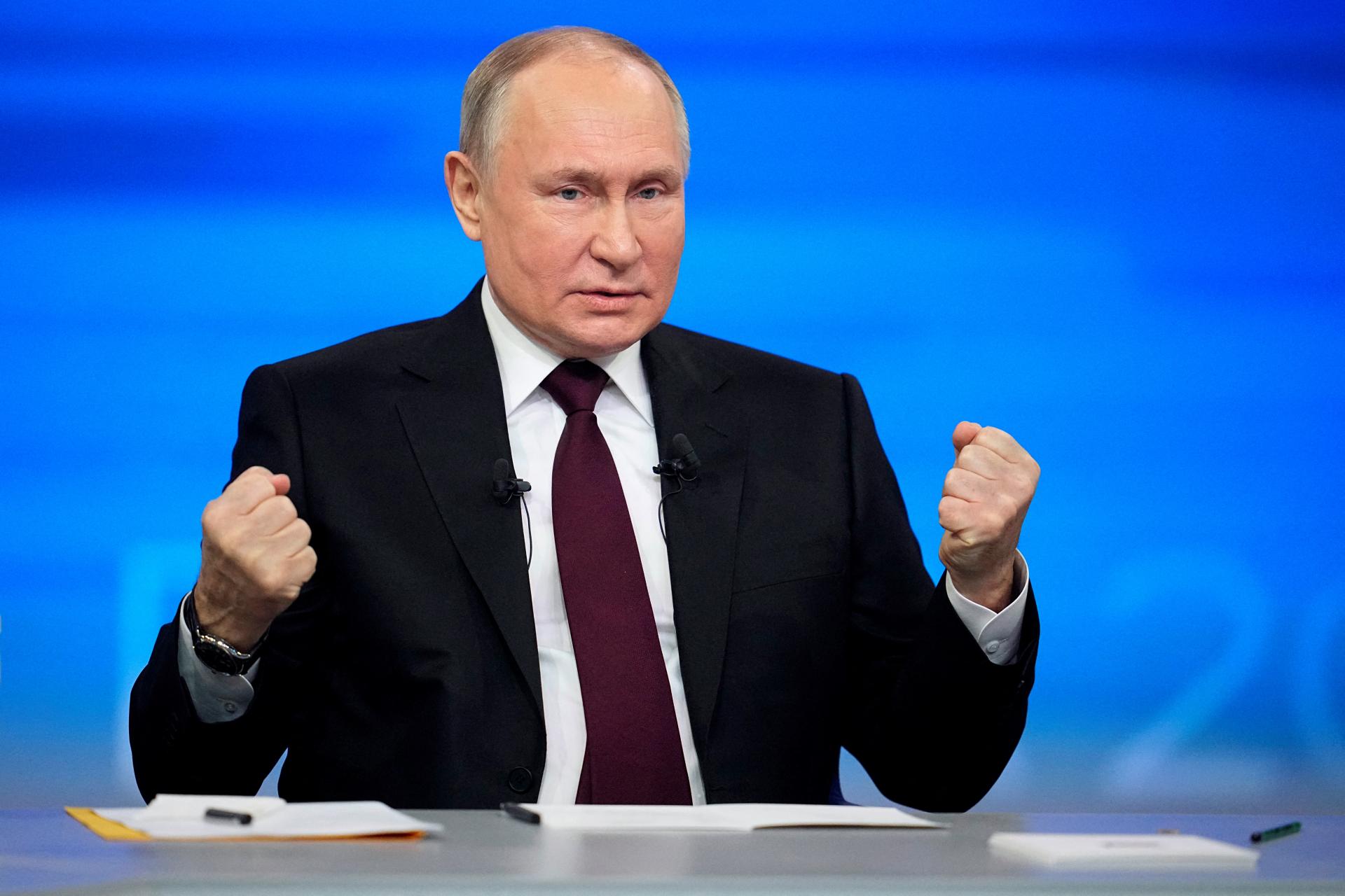 Putin po dvoch rokoch organizuje obriu tlačovku. Pomoc Ukrajine slabne, teší ho