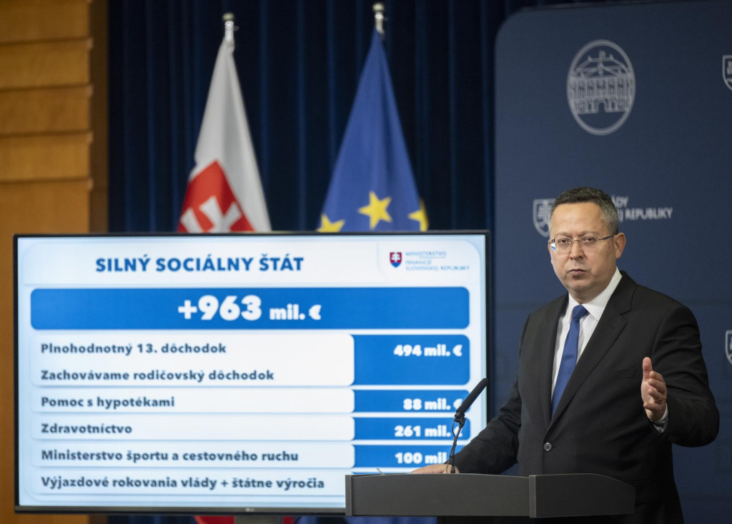 Minister financií Ladislav Kamenický (Smer-SD). FOTO: TASR/Martin Baumann