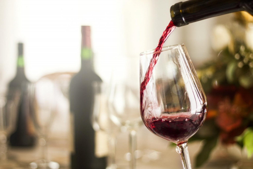 Pohár červeného vína môže podľa štúdie znížiť riziko niektorých chorôb.