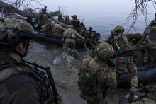 Ilustračná fotografia ukrajinských vojakov. FOTO: TASR/AP
