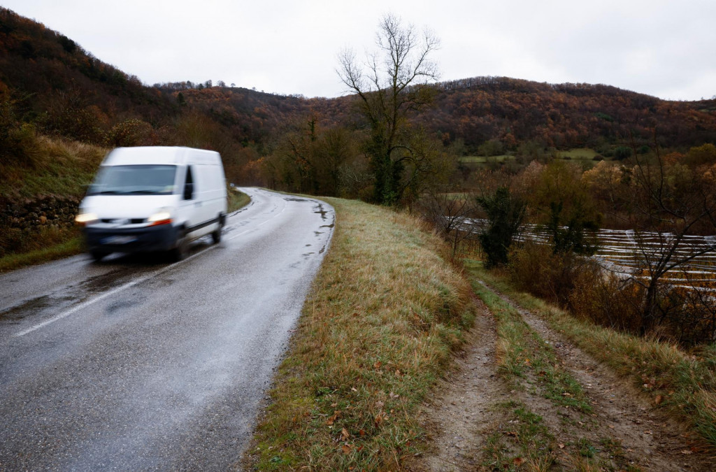 Tínedžerovi zastavil vodič v horskej oblasti južného Francúzska. FOTO: Reuters
