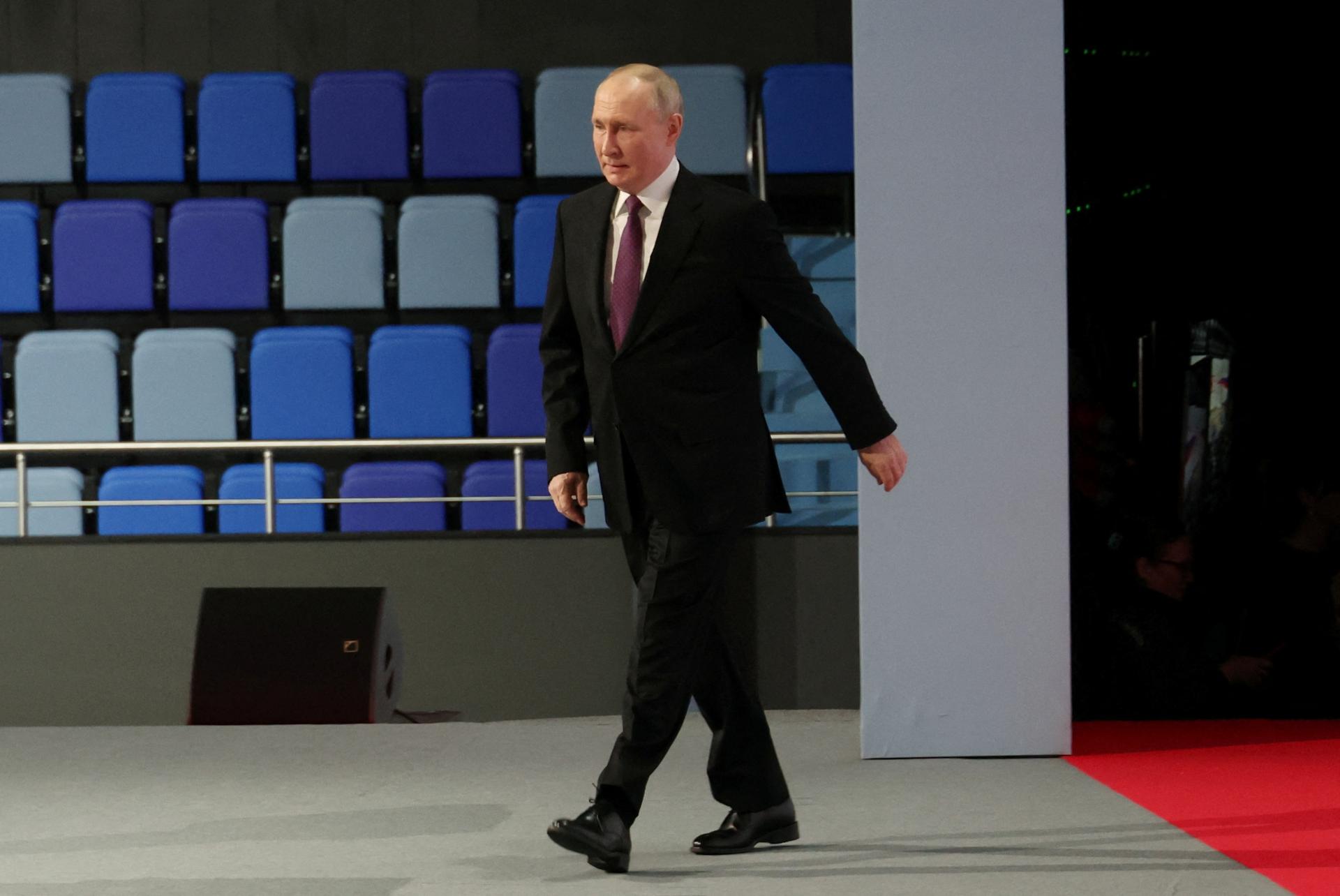 Putinovi priaznivci chcú, aby ruský prezident znovu kandidoval ako nezávislý