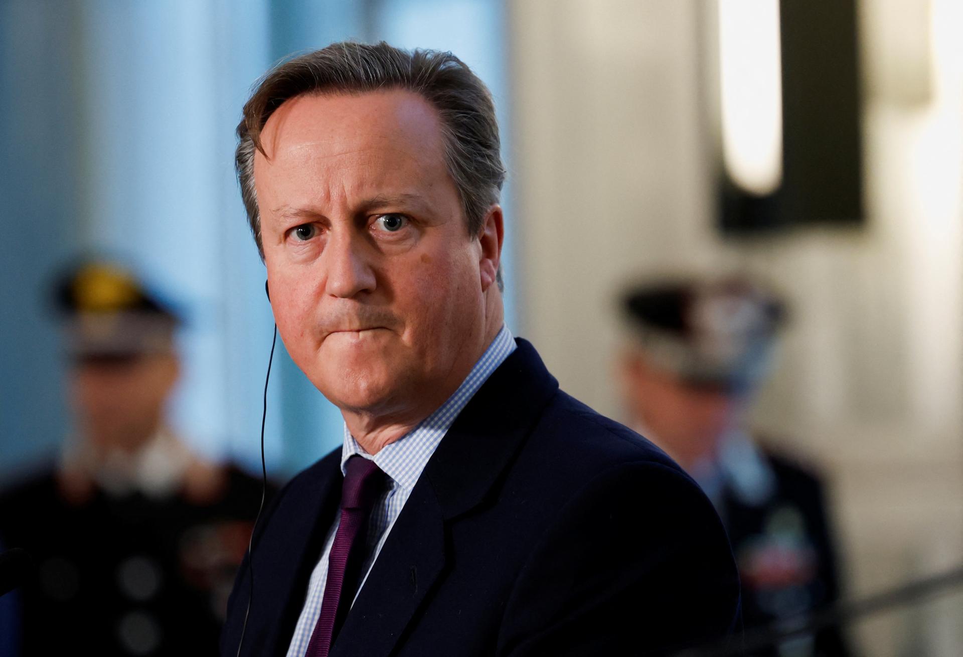 Cameron vyzval Izrael, aby zaujal k Hamasu 