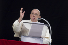 Pápež požehnal gejom a lesbám.