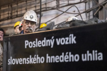 Baníci v bani Nováky vyviezli poslednú tonu slovenského hnedého uhlia na povrch v stredu 20. decembra 2023.

FOTO: TASR/ M. Svítok