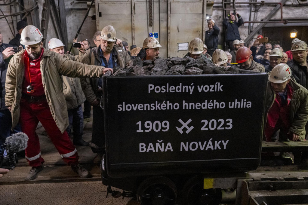 Na Slovensku baníci vyviezli poslednú tonu slovenského hnedého uhlia na povrch v Bani Nováky v stredu 20. decembra 2023.

FOTO: TASR/M. Svítok
