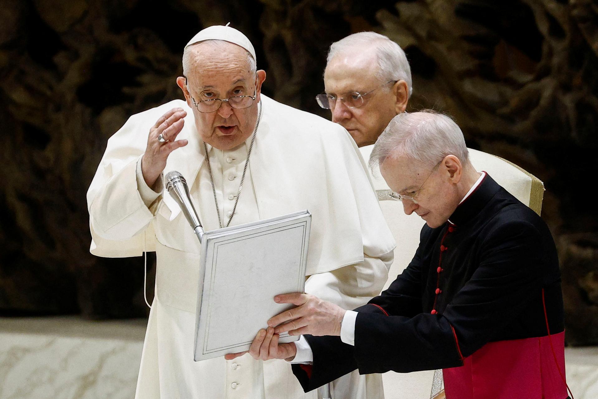 Pápež varoval pred skostnatenou ideológiou, ktorá brzdí cirkev. Hrozí rozkol, kontrujú konzervatívci