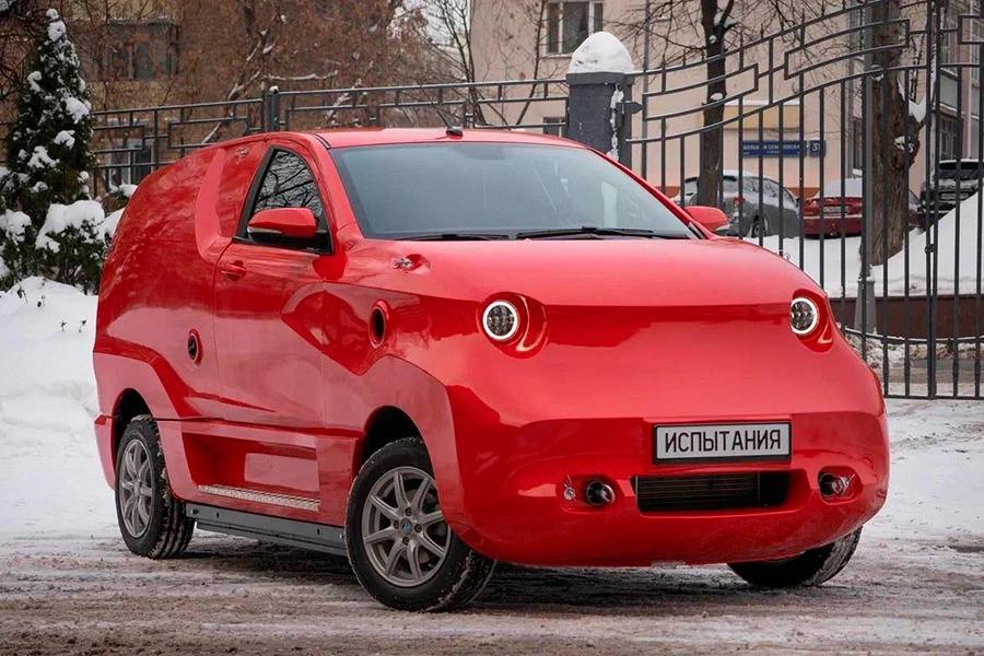 Rusi ukázali prototyp svojho elektromobilu. Dizajnový netvor zahanbí aj Multiplu