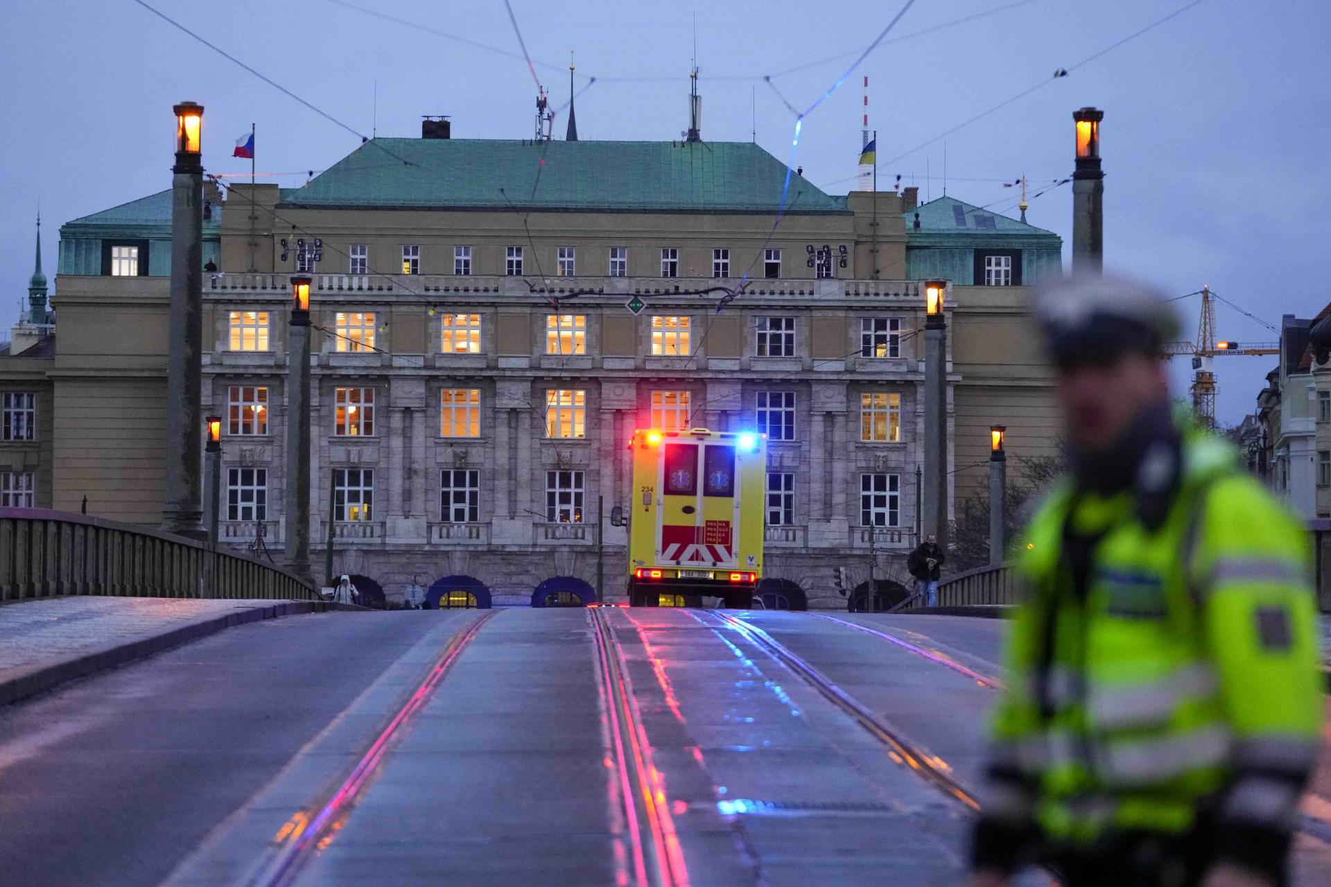 Páchateľa masakru v Prahe polícia hľadala už pred streľbou, ale v inej budove