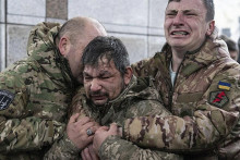 Pohreb ukrajinsk&eacute;ho vojaka. FOTO: TASR/AP