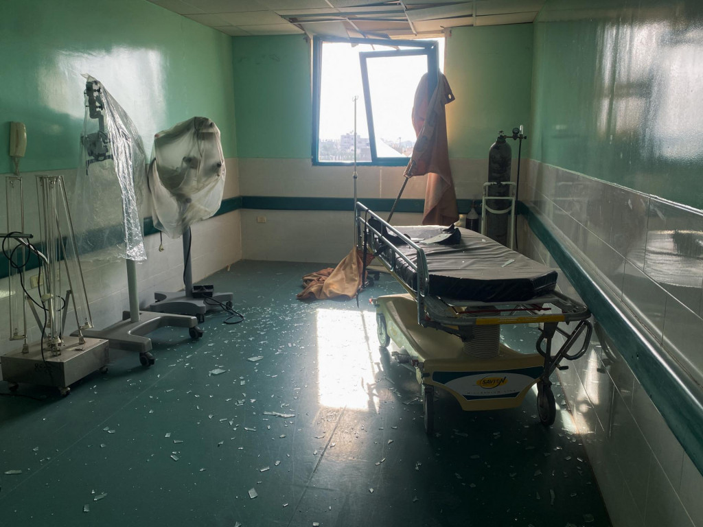 Nemocnica Yafa poškodenú izraelskými útokmi. FOTO: Reuters