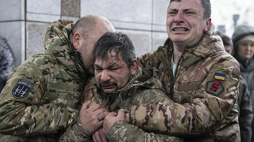 Pohreb ukrajinského vojaka. FOTO: TASR/AP