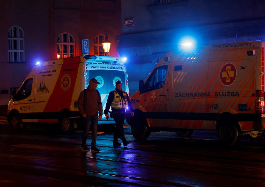 V Prahe sa strieľalo, hlásia mŕtvych aj zranených.