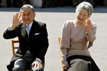 Japonský cisár Akihito a cisárovná Michiko. FOTO: Reuters