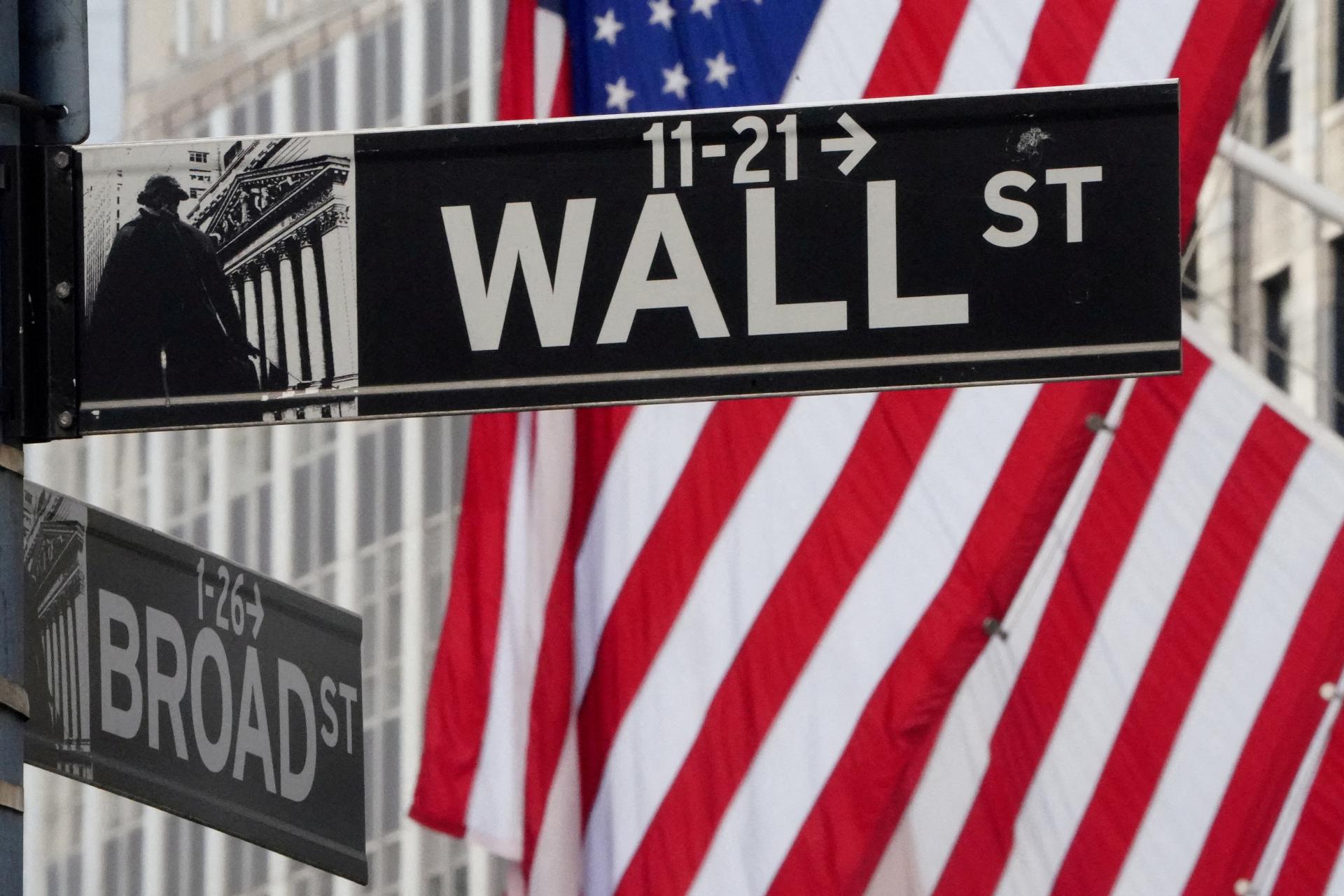 Wall Street rastie, akcie podporilo spomalenie americkej inflácie