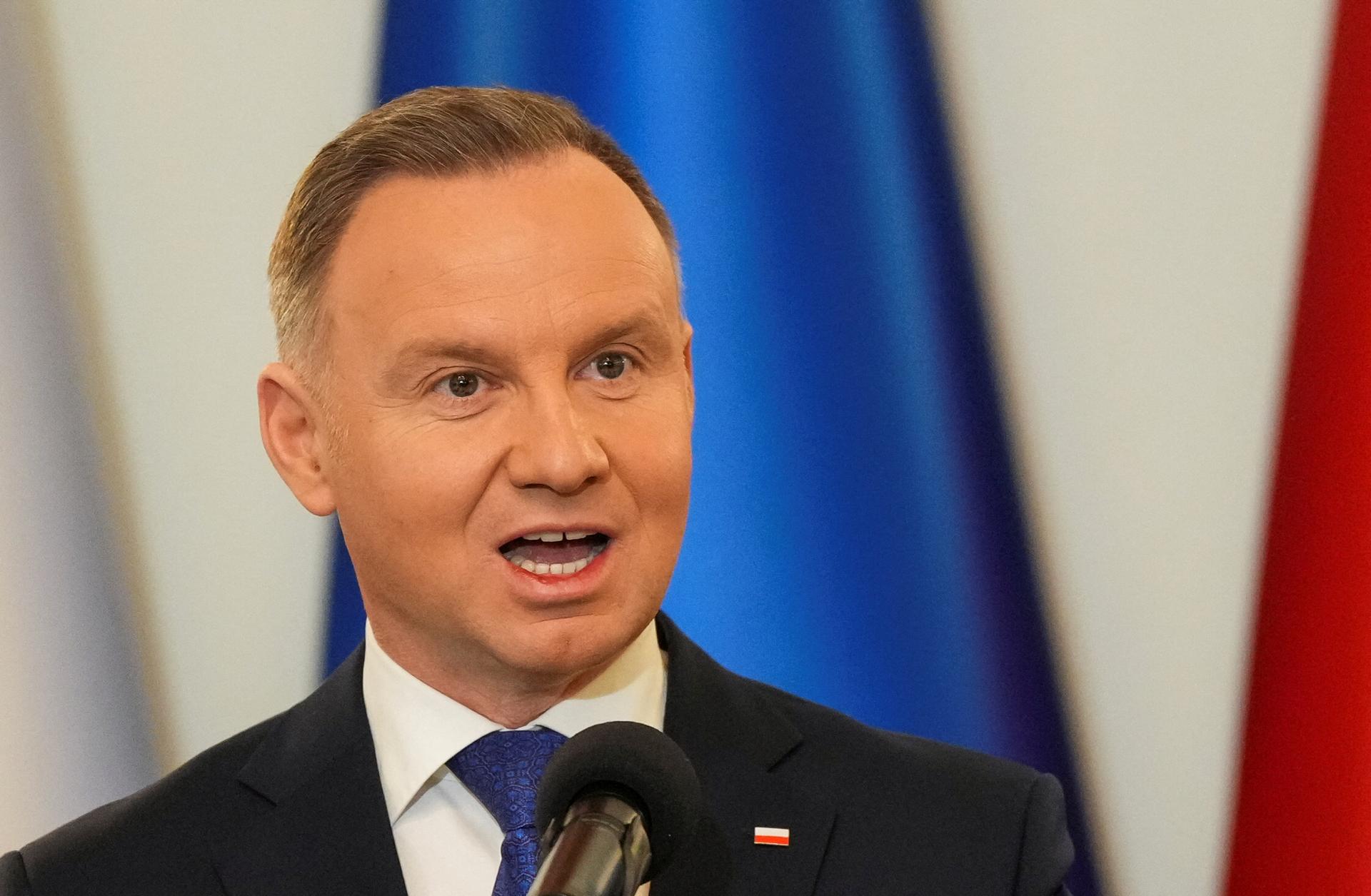 Poľský prezident vetoval Tuskovej vláde prvý zákon, kvôli konfliktu o médiá