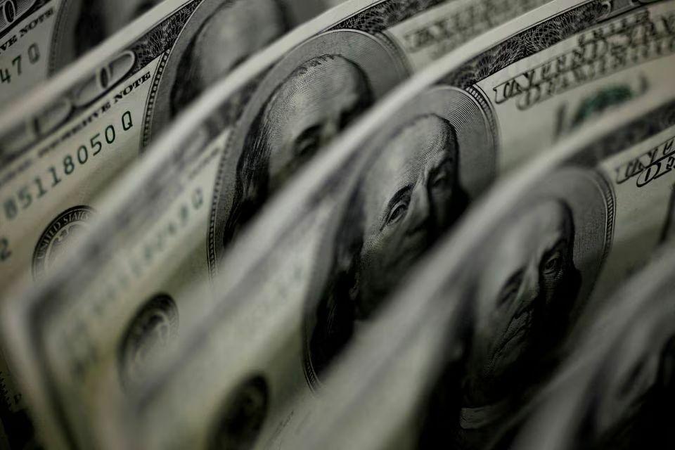 Dolár oslabuje, index meny by mohol byť najhorší za posledné tri roky