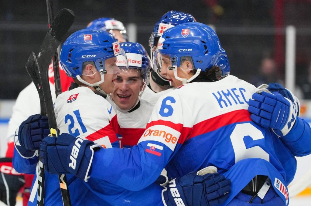 Radosť Slovákov v úvodnom zápase proti Česku. FOTO: IIHF.com