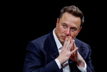Elon Musk, generálny riaditeľ firiem SpaceX a Tesla na konferencii Viva Technology v Paríži. FOTO: Reuters