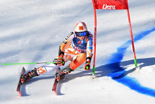 Petra Vlhová na trati v 1. kole obrovského slalomu Svetového pohára v rakúskom Lienzi. FOTO: TASR/Martin Baumann