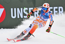 Slovenská lyžiarka Petra Vlhová v cieli 2. kola obrovského slalomu Svetového pohára v rakúskom Lienzi vo štvrtok 28. decembra 2023. FOTO: TASR/Martin Baumann