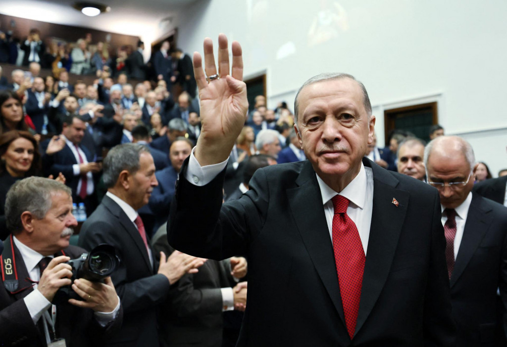 Tureckí vládni predstavitelia v posledných týždňoch čoraz otvorenejšie spájajú tureckú podporu švédskej žiadosti o vstup do NATO so schválením predaja bojových lietadiel F-16 Turecku v americkom Kongrese. FOTO: Reuters