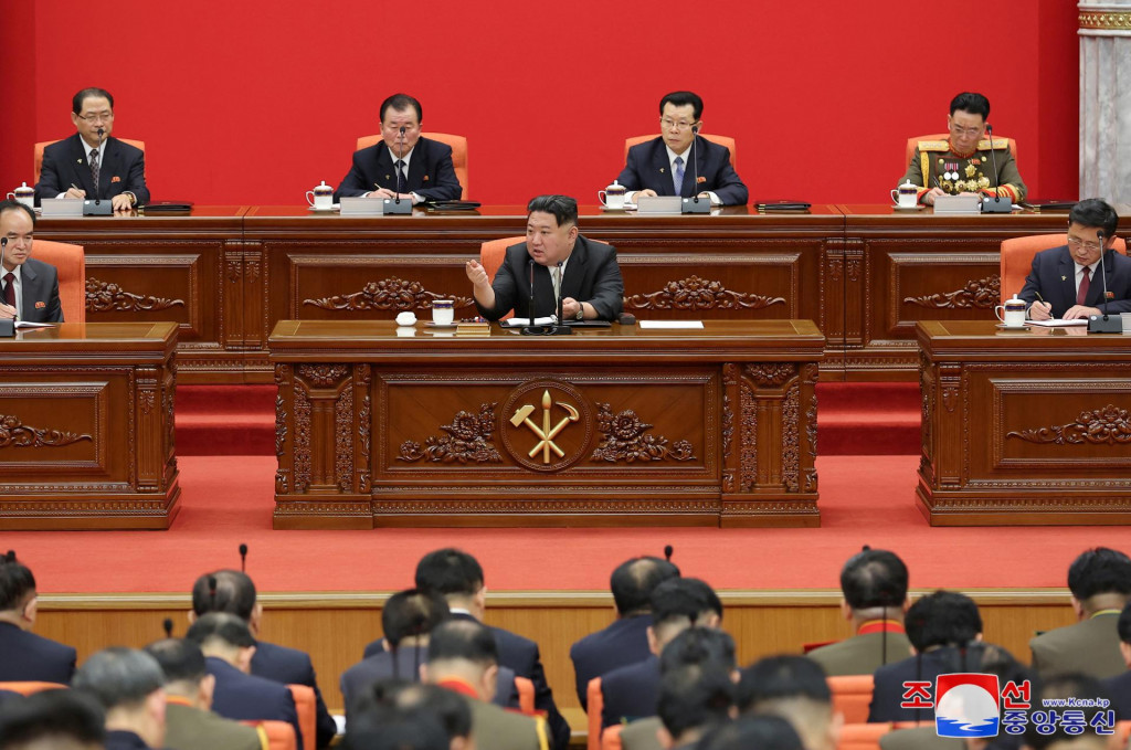 Severokórejský líder Kim Čong-un na zasadaní vládnej strany. FOTO: REUTERS