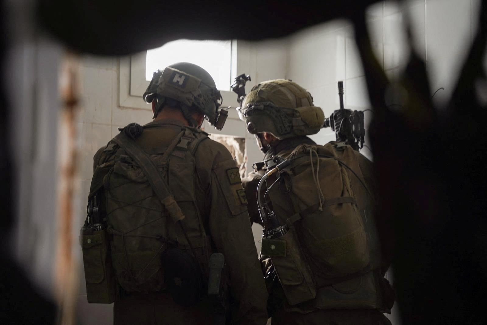 Na štyri hodiny zavládne v tábore v Rafahu pokoj. Izraelská armáda oznámila zastavenie bojov
