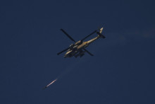Ilustračná fotografia izraelského vojenského vrtuľníka Apache. FOTO: TASR/AP
