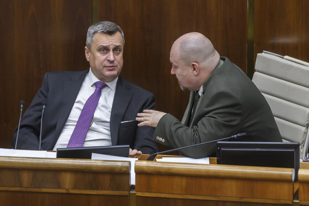 Podpredseda NR SR Andrej Danko (SNS) a poslanec NRSR Rudolf Huliak (SNS). FOTO: TASR/Jaroslav Novák