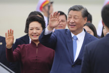 Čínsky prezident Si Ťin-pching (vpravo) a jeho manželka Peng Liyuan. FOTO: TASR/AP